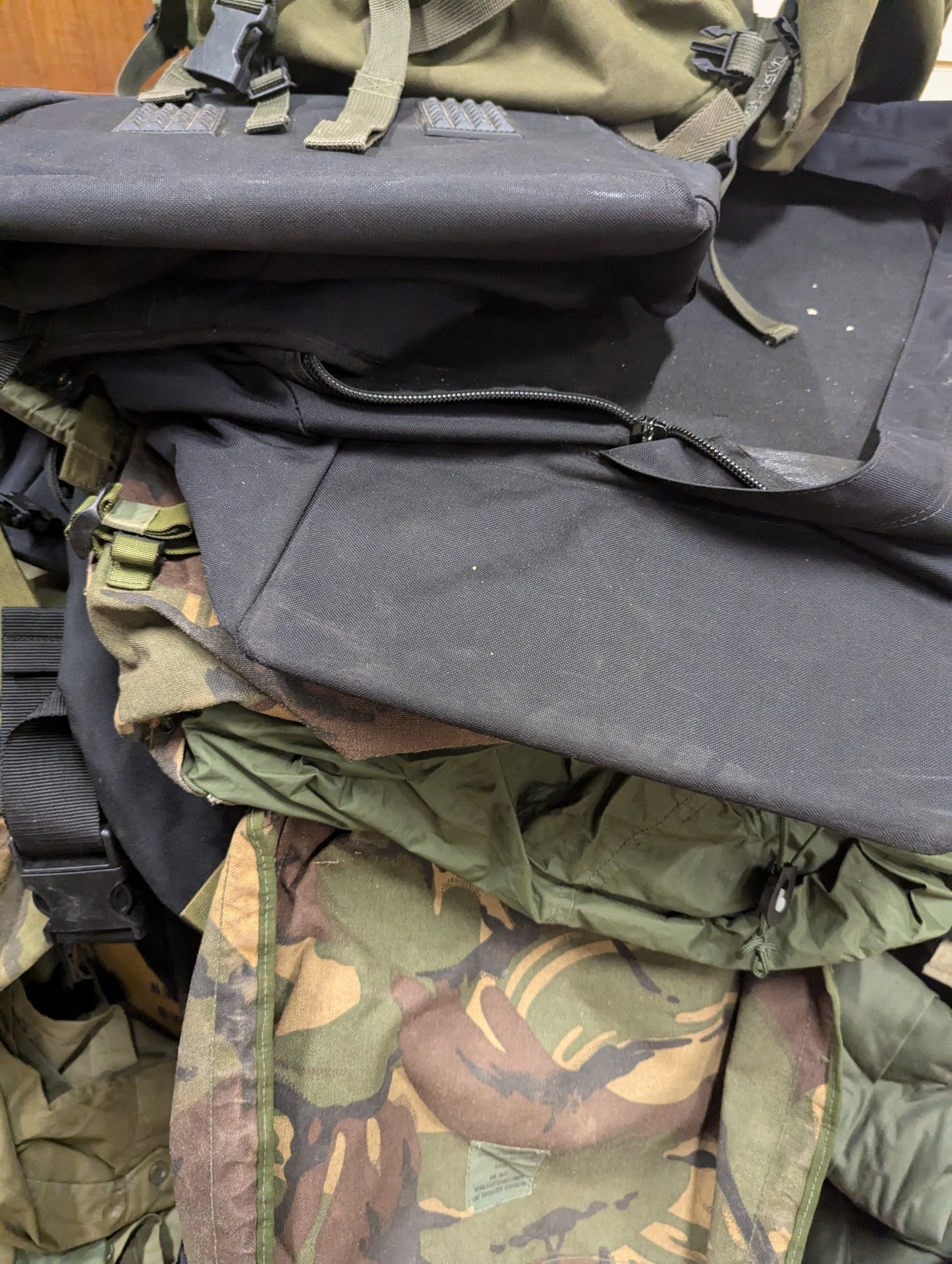 Army Rucksack Or Holdall (Random G2+)